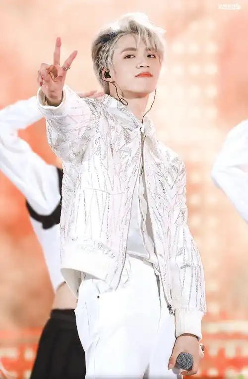 舞台90各方面的伟大想念银发想念海口0708#和刘耀文一起拥抱