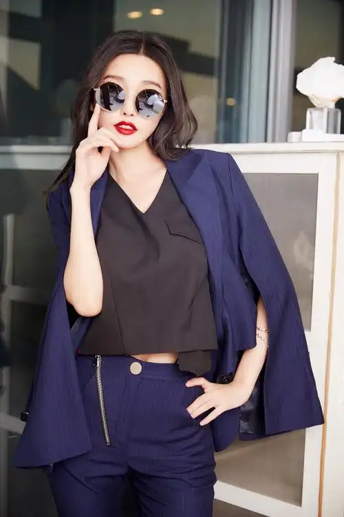 童菲曝冬日霸气西装写真 爽朗女总裁范儿撩力十足