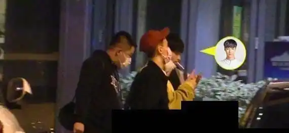 原创张艺兴吸烟再曝光网评与王源被拍大相径庭网友至少不是室内吸烟