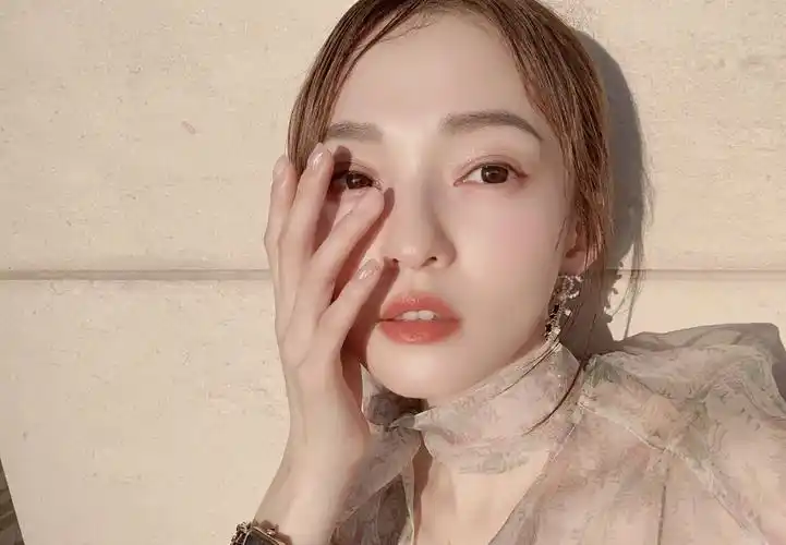 皮肤好不显老女人做好这4点肌肤白净水嫩看着真减龄