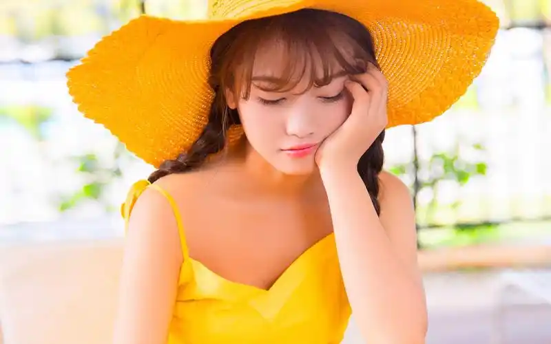 小清新美女吊带裙迷人写真高清图片壁纸