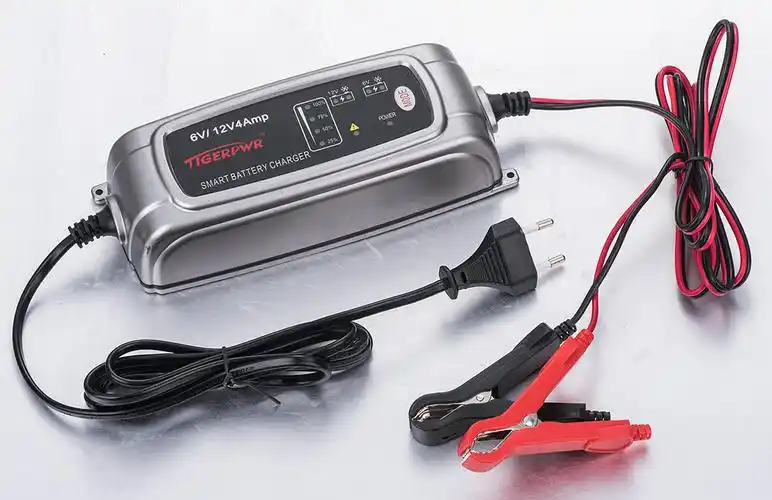 2018新款 热卖led多模式便携汽车电瓶充电器