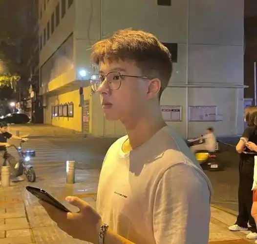 男生夏季剪"两边铲短"发型有多帅?