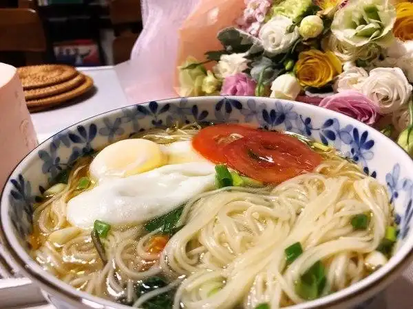 过生日的前天晚上要吃一碗长寿面,你知道这习俗其中的寓意吗?