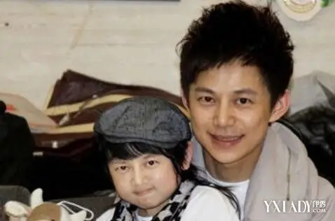 【图】何炅的孩子多大? 明星被传结婚生子已成月经贴