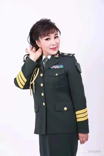 乌兰托娅袅娜少女羞岁月无忧愁