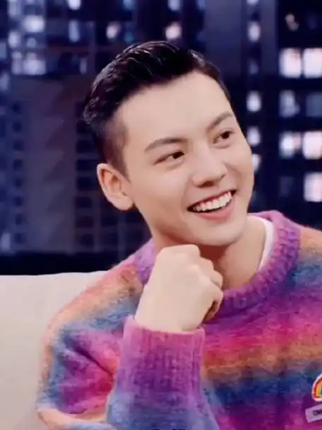 陈伟霆谈第七次上春晚很感恩#春晚后台采访,谢娜说看到陈伟霆就掀起