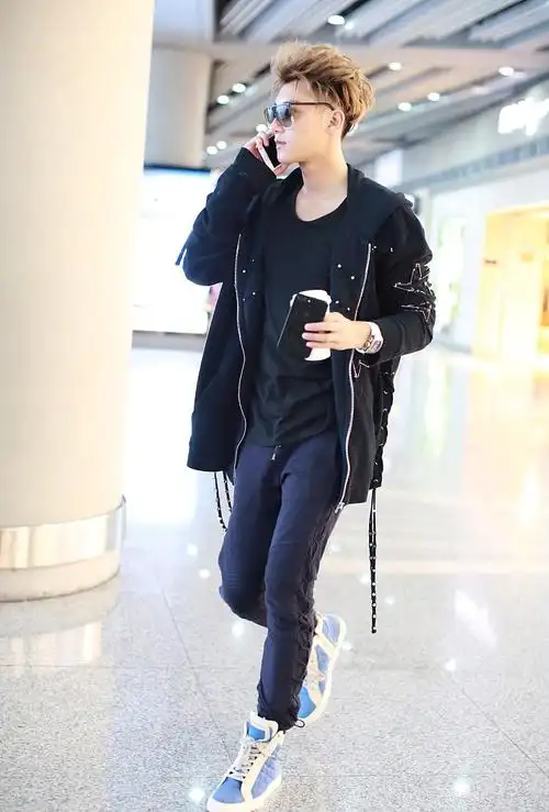 黄子韬机场街拍图片24