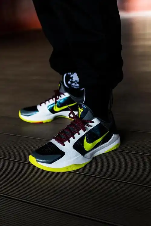 本周即将登场的科比战靴抢先上脚!不灭的曼巴精神比鞋更珍贵