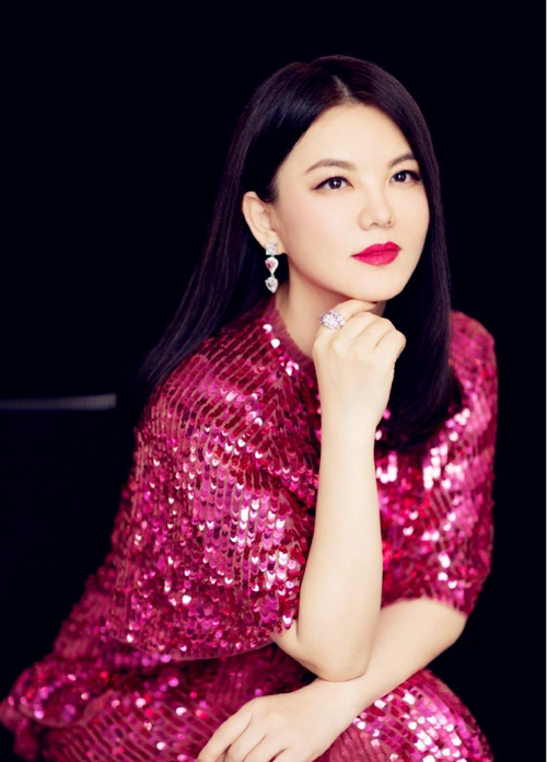 李湘晒王诗龄运动照力证女儿没长胖,王岳伦意外入镜白发明显