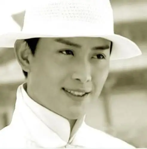 黄海冰 真的演过非常多的剧,尤其是古装真是风度翩翩,玉树临风,目若