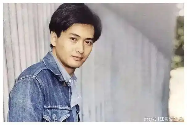 69岁周润发早起跑步,手臂长满小肉球,状态令人堪忧!