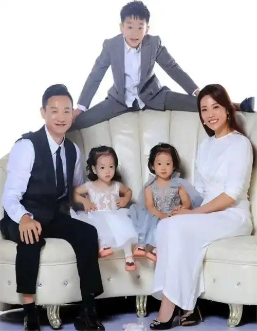 明星全家福,只能感叹基因太强大了,一看就是一家人!