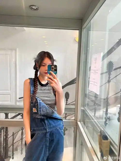 沈梦辰晒照甜美可爱,皮肤白皙水嫩似少女,小肚隆起引猜疑