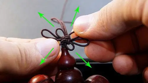 这是一篇文玩人编串,换绳,打结必备文章.