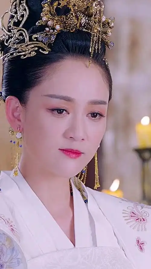 陈乔恩一古装就想到了东方不败.