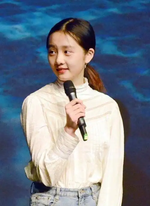 黄磊晒老婆水蛇腰美照傲娇揽下所有功劳孙莉侧脸与多多太像