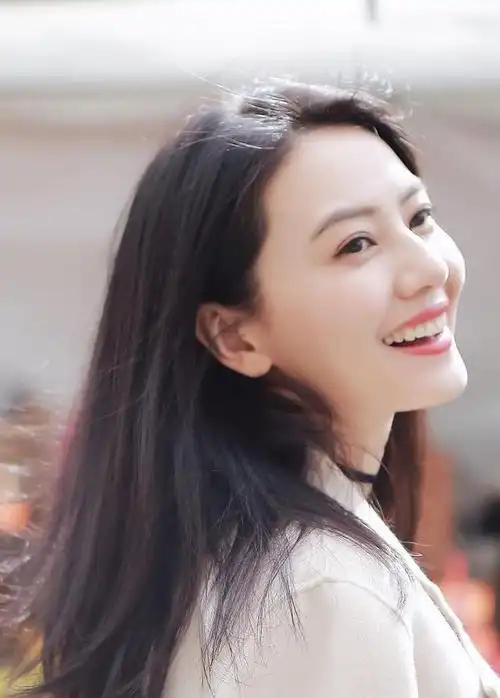 他娶过窦颖爱过徐静蕾辜负高圆圆恋上瞿颖今54岁还是单身