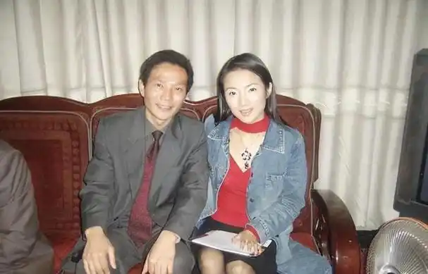 2017年,网上传出了一则关于歌手韩红和管彤在国外举行婚礼的消息.