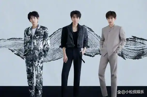 tfboys官博发布新的合照,直击排练现场,新鲜的照片出炉了.