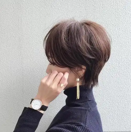 适合40到50岁的短发适合40到50岁的短发发型