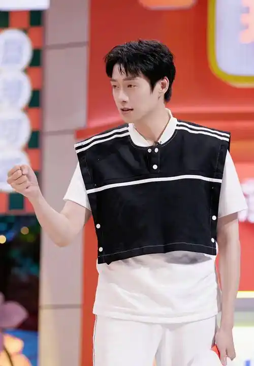 魏大勋逼婚秦岚?爱找富婆,曾向杨幂要资源,怕姐姐只是想玩玩?