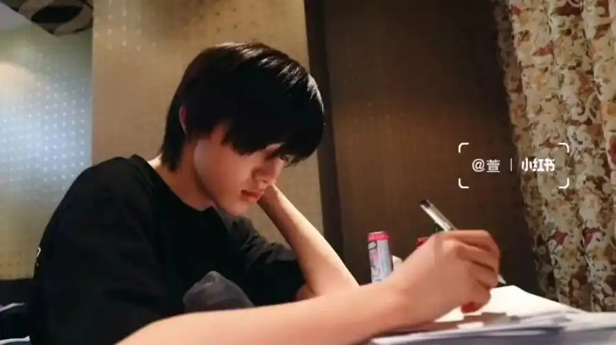 温馨提示:距离暑假结束只有十几天了哦[看r]#宋亚轩  #小宋老师