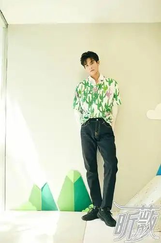 宋威龙最新杂志大片曝光 风格多变演绎夏日时尚