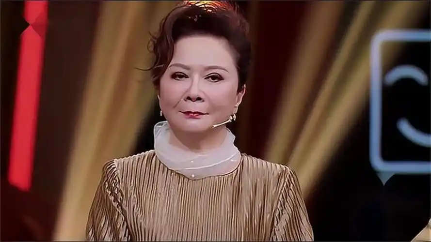 蔡明十二岁就演电影,刚认识沈腾时,沈腾还是一枚小鲜肉