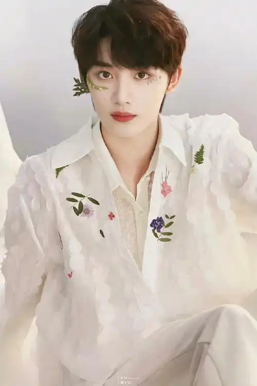 不信直到我拿出了这几张照片……@时代少年团-丁程鑫#丁程鑫台历扫图