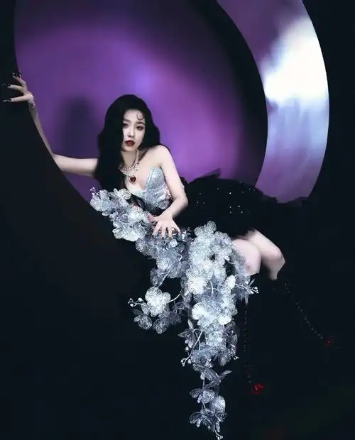 年末将至,期待你最后的答卷#虞书欣 #舞台 #绝美等待零点的 - 抖音