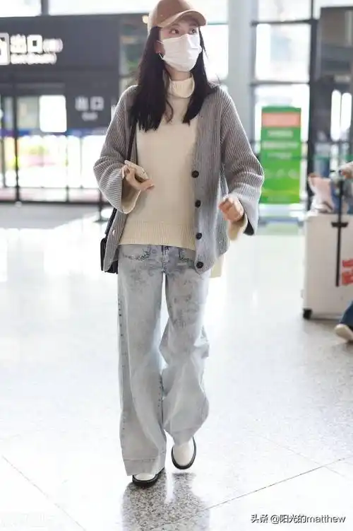 2021年10月11日,乔欣机场街拍.