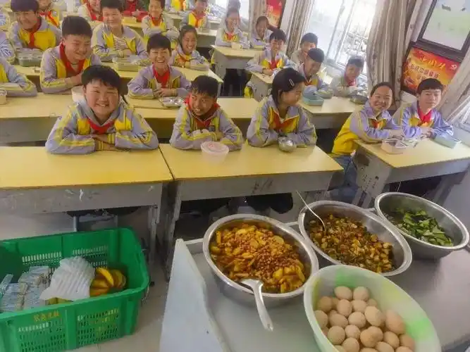 娃在学校吃什么?