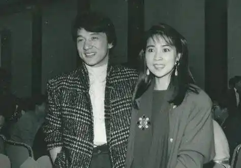 40年悲喜交加林凤娇深爱成龙这么多年背后满是泪水