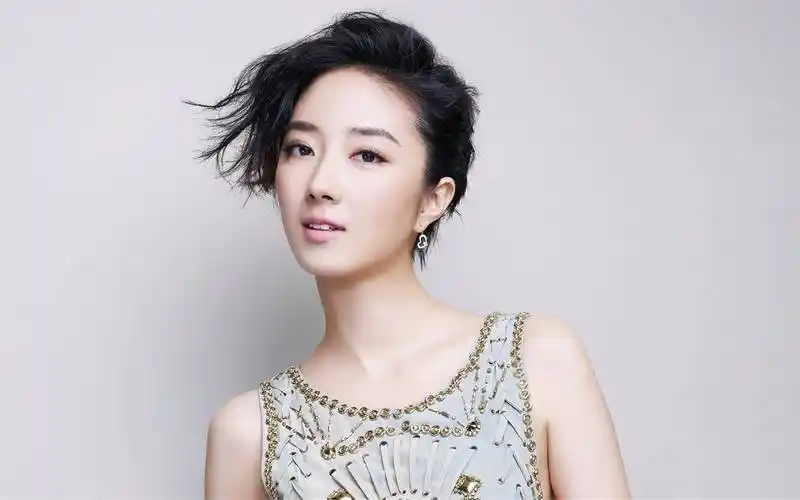 37岁桂纶镁,清新淡雅气质过人,浓浓的文艺风情