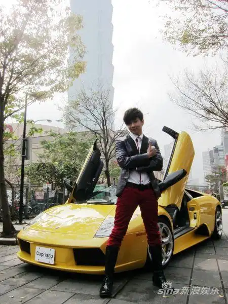 林俊杰开超跑宣布台北巡演加场 称想当台湾女婿