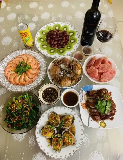 各地网友晒中秋晚饭有的丰盛有的讲究看到最后一个心酸了