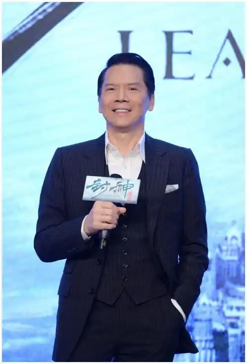 向华强两段婚姻俩儿子一个惹是生非一事无成另一个低调优秀