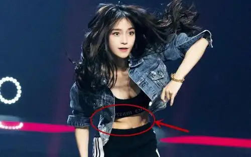 杨颖《舞林大会》彩排照曝光,没觉得她的舞蹈惊艳,但确实被她的肚子惊