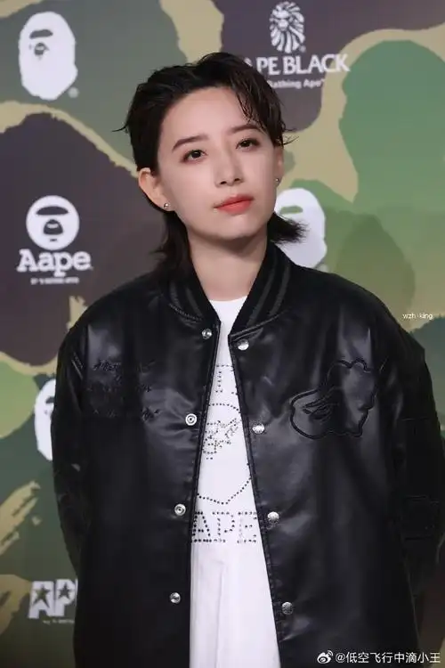 李斯丹妮花儿与少年好友记#  打卡a bathing ape秀  帅气&可爱 并 !!