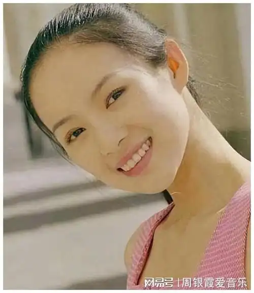 这二者的年龄差了二十二岁,就算章子怡再怎么保养有方,也不可能达到