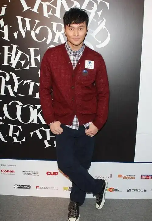 张智霖私下里还挺清爽的穿得和小年轻没啥区别真有少年感