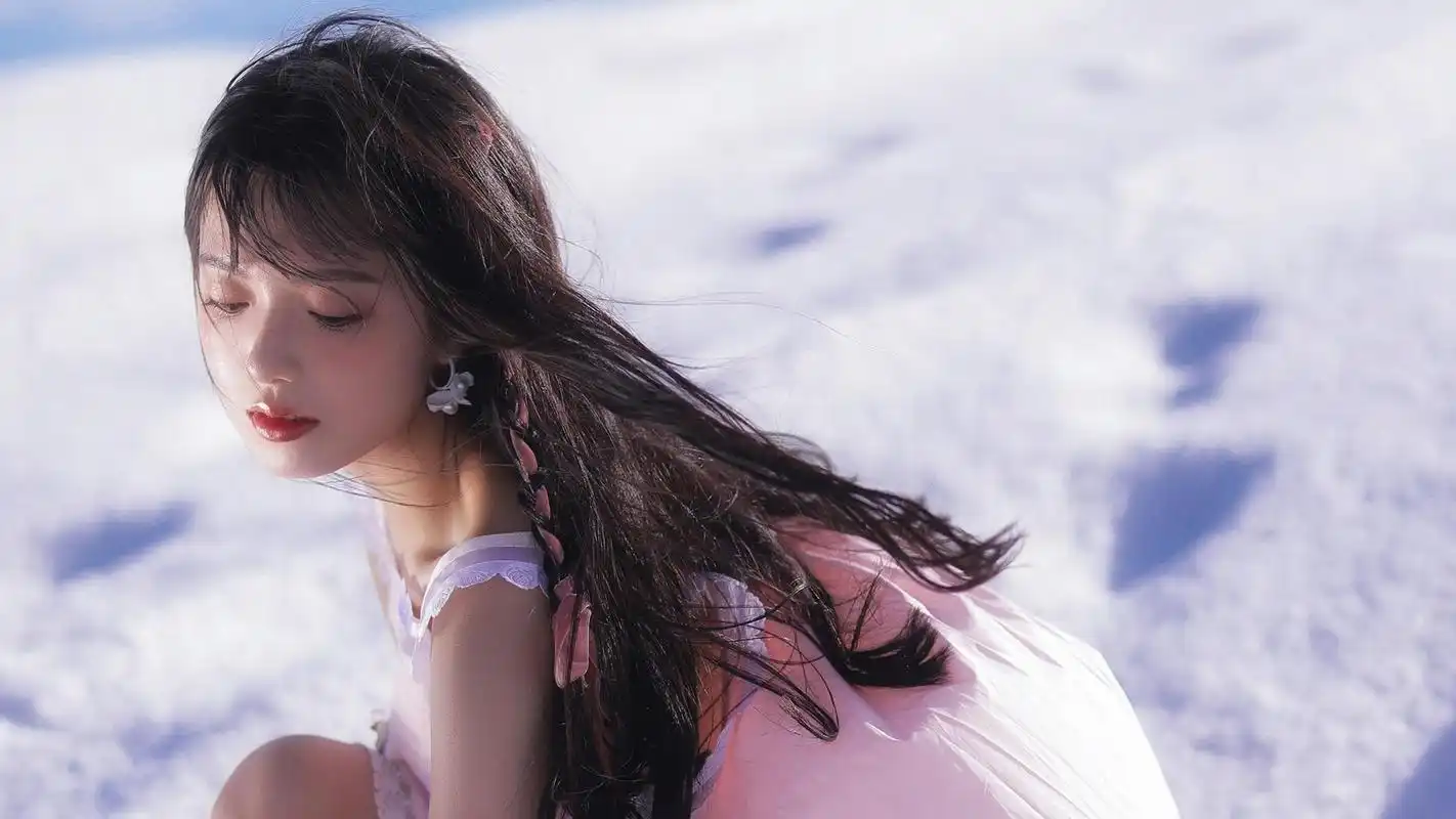 长发知性美女优雅气质魅力写真