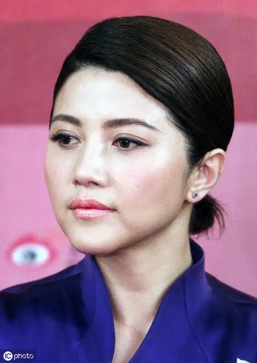 气质如兰的颜丙燕,一个值得所有人献上掌声的女演员