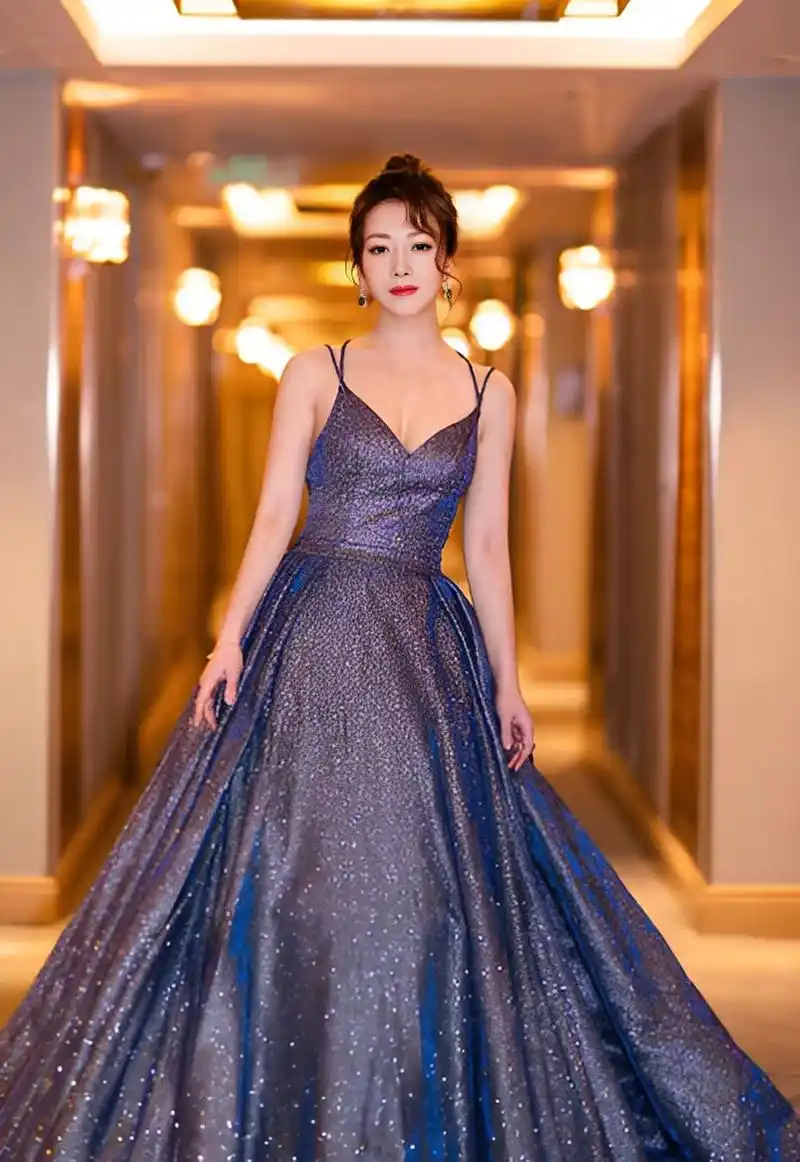 陈紫函丰满又敢穿!怪不得能收获小他9岁的老公!被宠坏的像小女孩.