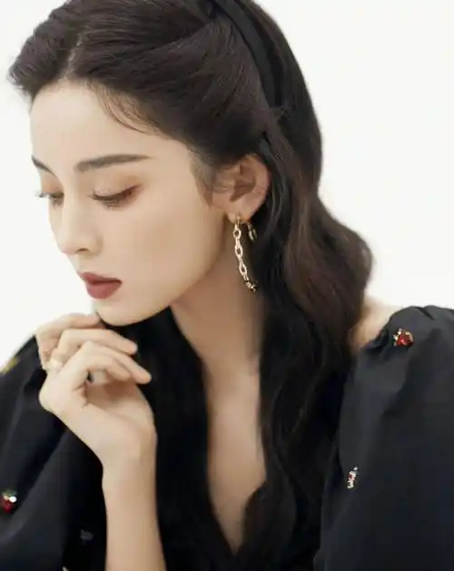 女星古力娜扎写真:如花似玉,千娇百媚