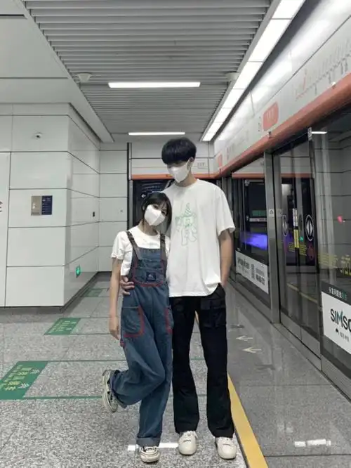 155190情侣穿搭夏天穿白色短袖是真滴清爽