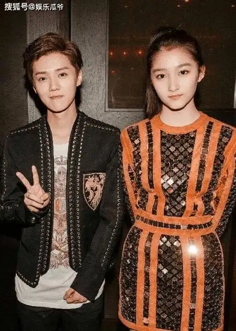 2017年10月8日,鹿晗突然公布了自己的恋情,对象就是一直被外界猜测的