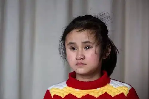 轮椅女孩:我的梦想是自己走路去上学