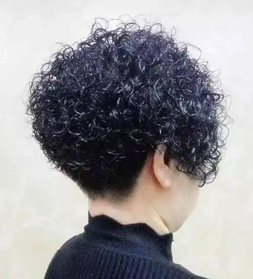 时尚又潮流的"满头烫